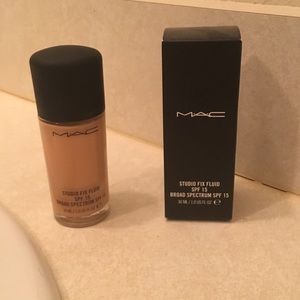 Mac Studio fix fluid foundation